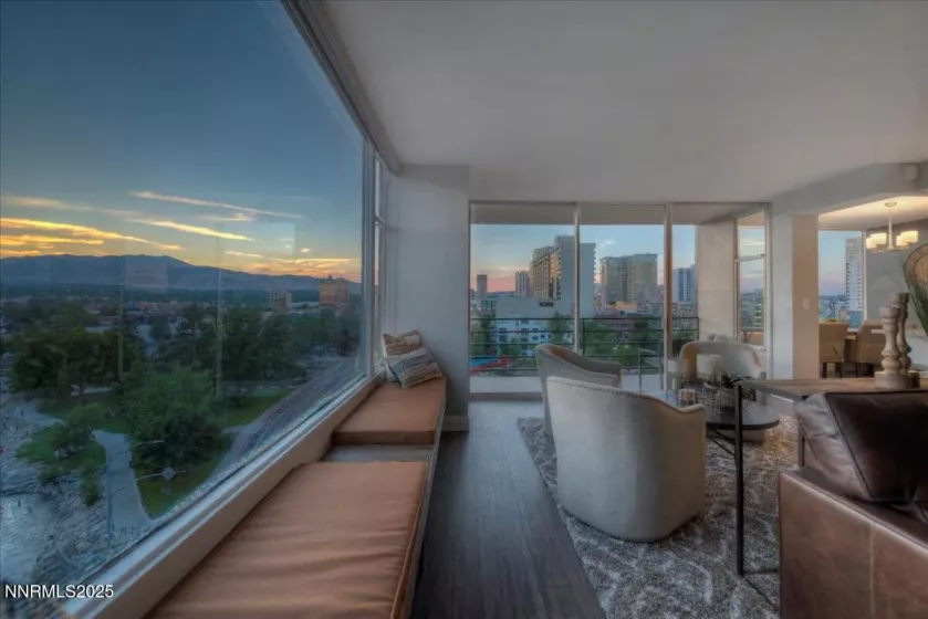 280 Island, Reno, Nevada 89501, 2 Bedrooms Bedrooms, ,3 BathroomsBathrooms,Residential,Residential,Island,250052414