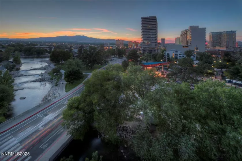 280 Island, Reno, Nevada 89501, 2 Bedrooms Bedrooms, ,3 BathroomsBathrooms,Residential,Residential,Island,250052414