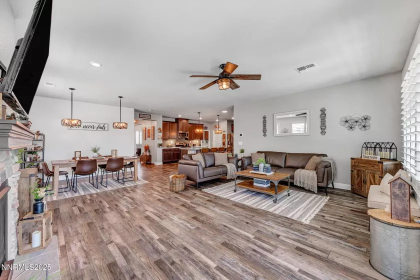 7267 Early Dawn, Sparks, Nevada 89436, 4 Bedrooms Bedrooms, ,2 BathroomsBathrooms,Residential,Residential,Early Dawn,250052419