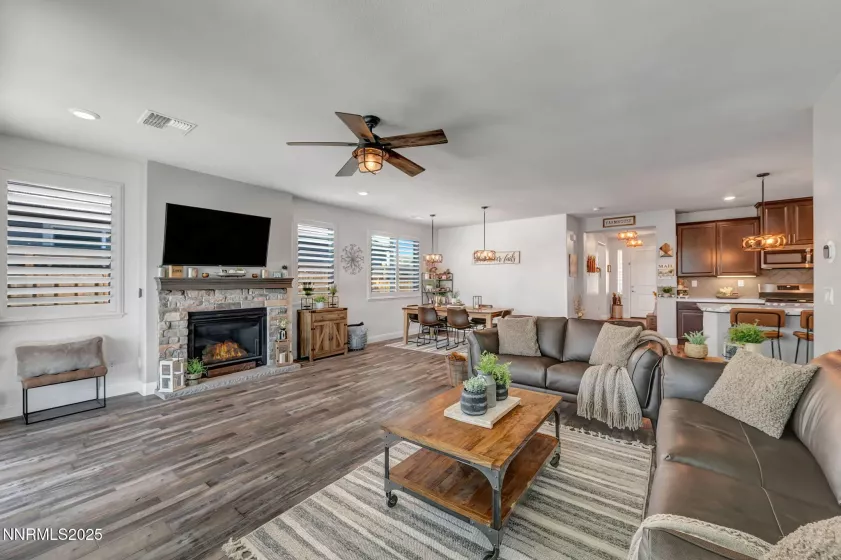 7267 Early Dawn, Sparks, Nevada 89436, 4 Bedrooms Bedrooms, ,2 BathroomsBathrooms,Residential,Residential,Early Dawn,250052419