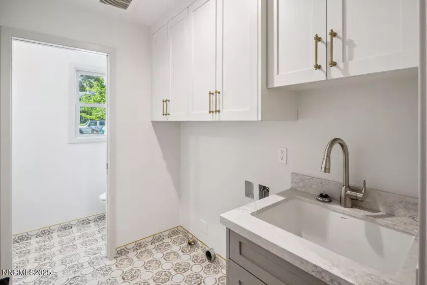 1120 Monroe, Reno, Nevada 89509, 4 Bedrooms Bedrooms, ,3 BathroomsBathrooms,Residential,Residential,Monroe,250052421