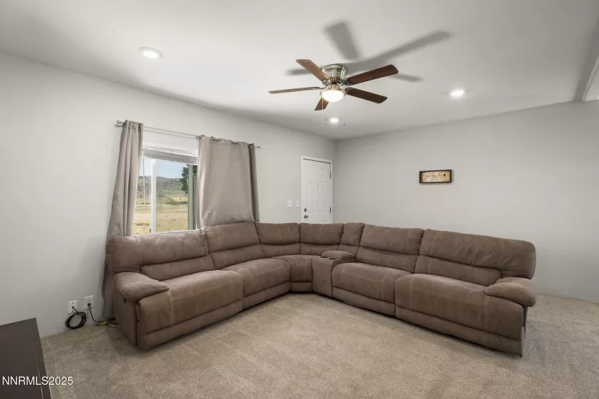 40 Owens, Reno, Nevada 89506, 3 Bedrooms Bedrooms, ,2 BathroomsBathrooms,Residential,Residential,Owens,250052423