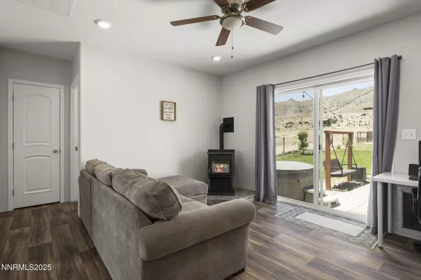 40 Owens, Reno, Nevada 89506, 3 Bedrooms Bedrooms, ,2 BathroomsBathrooms,Residential,Residential,Owens,250052423