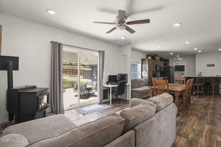 40 Owens, Reno, Nevada 89506, 3 Bedrooms Bedrooms, ,2 BathroomsBathrooms,Residential,Residential,Owens,250052423