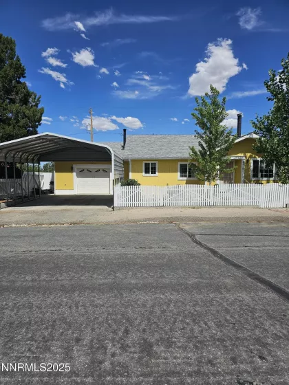 674 B, Hawthorne, Nevada 89415, 3 Bedrooms Bedrooms, ,2 BathroomsBathrooms,Residential,Residential,B,250052430