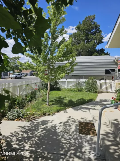 674 B, Hawthorne, Nevada 89415, 3 Bedrooms Bedrooms, ,2 BathroomsBathrooms,Residential,Residential,B,250052430