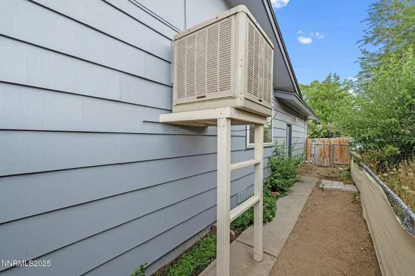 3200 Vickie, Sparks, Nevada 89431, 3 Bedrooms Bedrooms, ,2 BathroomsBathrooms,Residential,Residential,Vickie,250052442