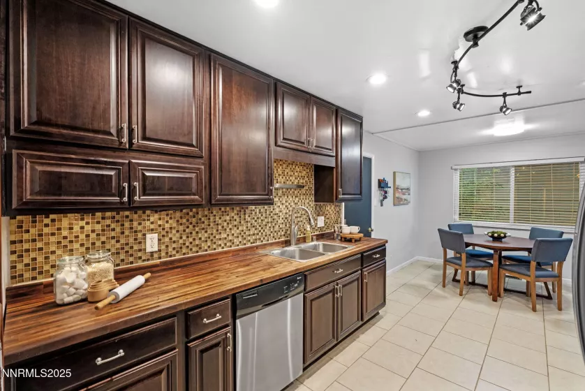 3200 Vickie, Sparks, Nevada 89431, 3 Bedrooms Bedrooms, ,2 BathroomsBathrooms,Residential,Residential,Vickie,250052442