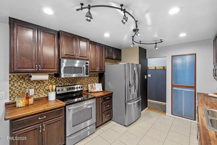 3200 Vickie, Sparks, Nevada 89431, 3 Bedrooms Bedrooms, ,2 BathroomsBathrooms,Residential,Residential,Vickie,250052442