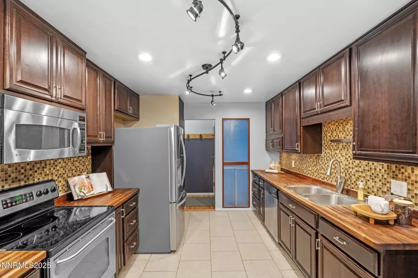 3200 Vickie, Sparks, Nevada 89431, 3 Bedrooms Bedrooms, ,2 BathroomsBathrooms,Residential,Residential,Vickie,250052442