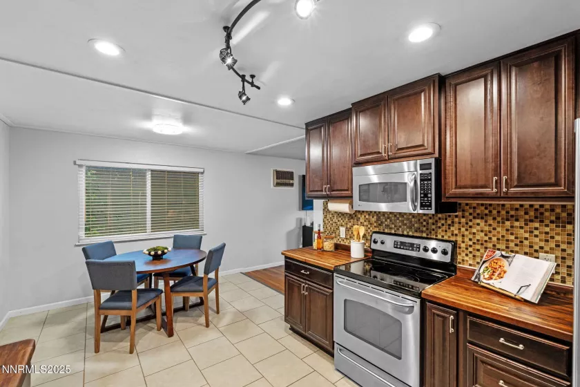 3200 Vickie, Sparks, Nevada 89431, 3 Bedrooms Bedrooms, ,2 BathroomsBathrooms,Residential,Residential,Vickie,250052442