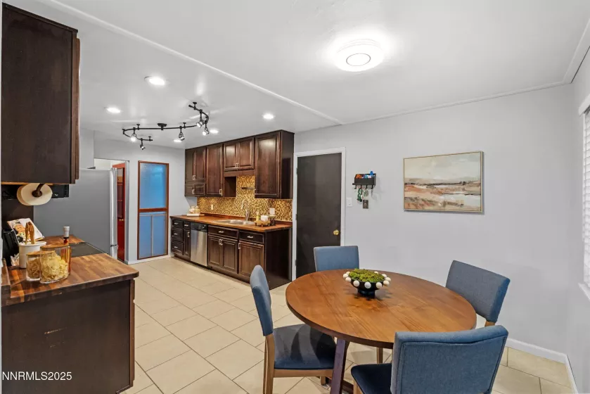 3200 Vickie, Sparks, Nevada 89431, 3 Bedrooms Bedrooms, ,2 BathroomsBathrooms,Residential,Residential,Vickie,250052442