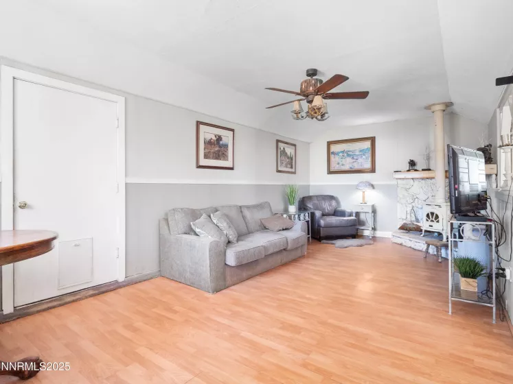 1332 Topaz, Gardnerville, Nevada 89460, 3 Bedrooms Bedrooms, ,1 BathroomBathrooms,Residential,Residential,Topaz,250052451