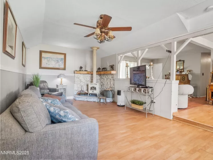 1332 Topaz, Gardnerville, Nevada 89460, 3 Bedrooms Bedrooms, ,1 BathroomBathrooms,Residential,Residential,Topaz,250052451