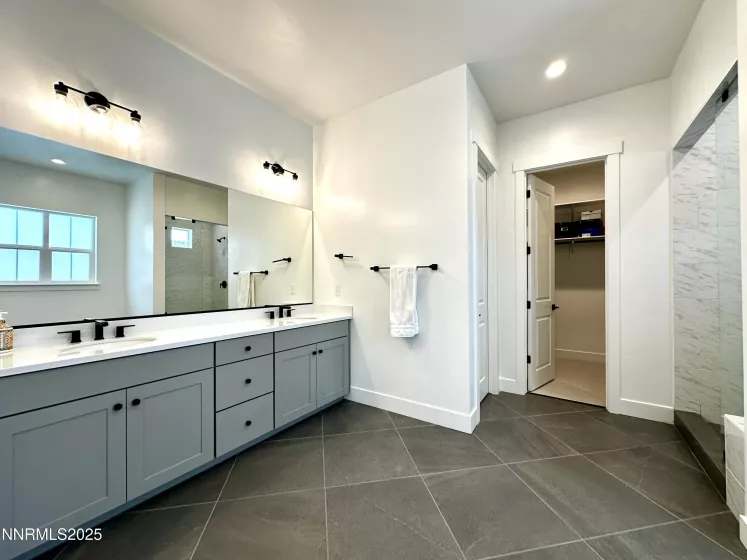2nd Primary Bath (Upstairs)