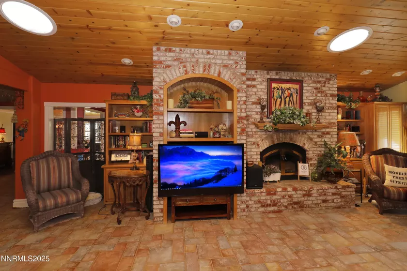 775 Foothill, Gardnerville, Nevada 89460, 7 Bedrooms Bedrooms, ,7 BathroomsBathrooms,Residential,Residential,Foothill,250052491