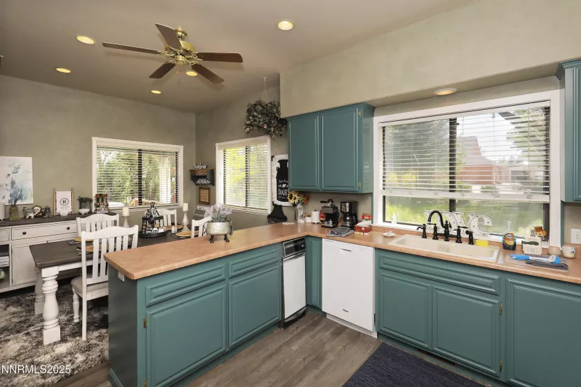775 Foothill, Gardnerville, Nevada 89460, 7 Bedrooms Bedrooms, ,7 BathroomsBathrooms,Residential,Residential,Foothill,250052491