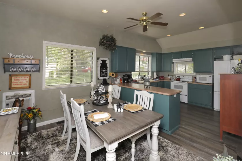 775 Foothill, Gardnerville, Nevada 89460, 7 Bedrooms Bedrooms, ,7 BathroomsBathrooms,Residential,Residential,Foothill,250052491