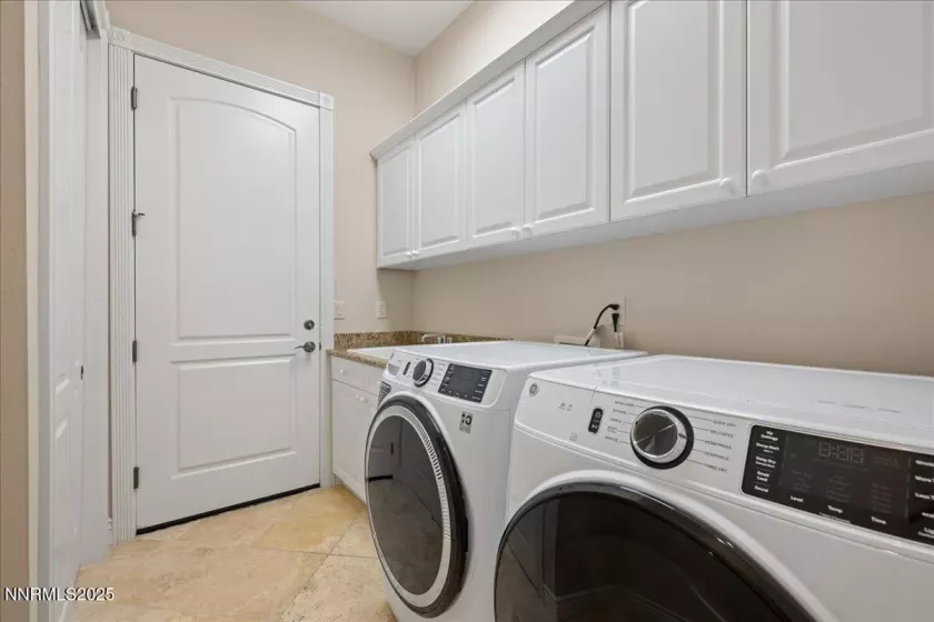 4990 Mountainshyre, Reno, Nevada 89519, 4 Bedrooms Bedrooms, ,4 BathroomsBathrooms,Residential,Residential,Mountainshyre,250052493