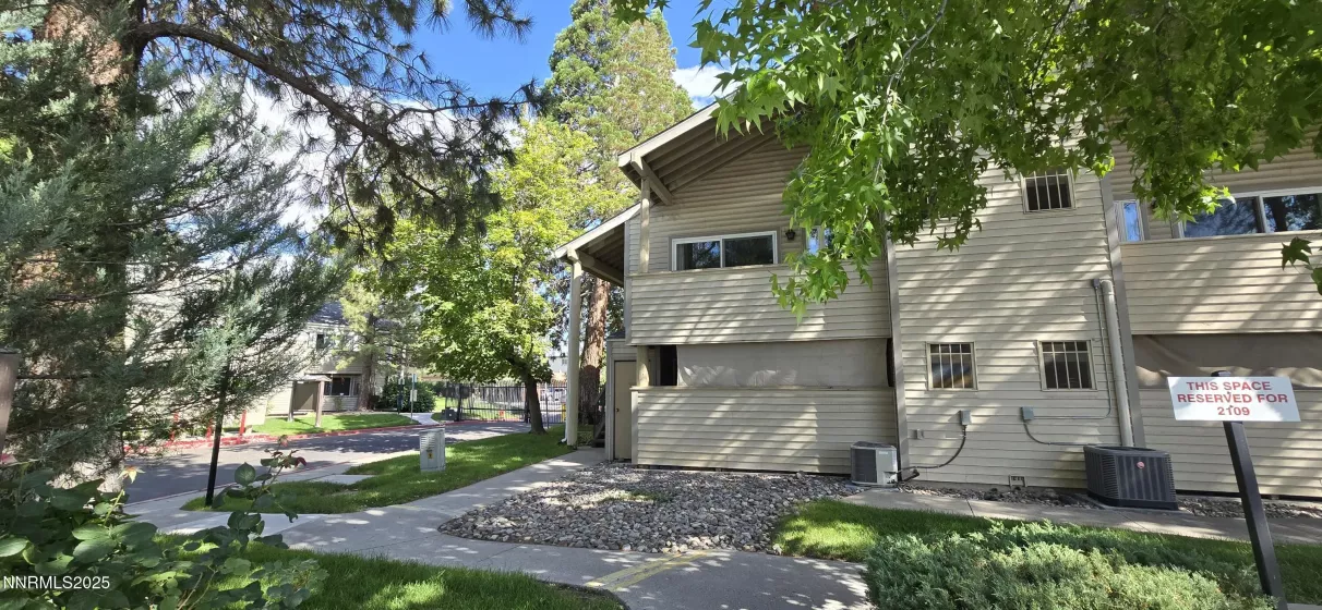 2111 Roundhouse, Sparks, Nevada 89431, 1 Bedroom Bedrooms, ,1 BathroomBathrooms,Residential,Residential,Roundhouse,250052501