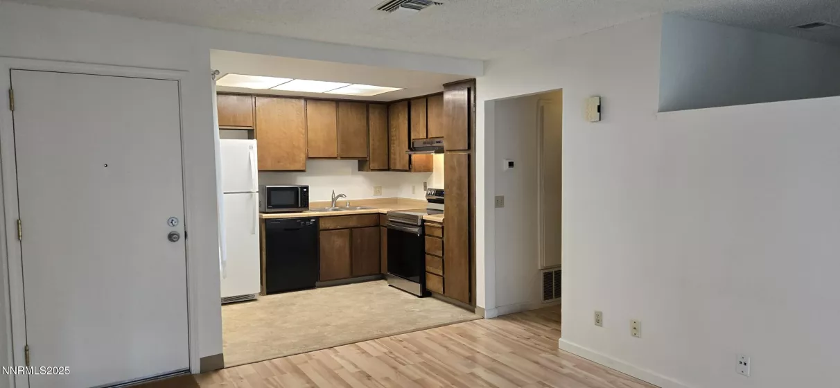 2111 Roundhouse, Sparks, Nevada 89431, 1 Bedroom Bedrooms, ,1 BathroomBathrooms,Residential,Residential,Roundhouse,250052501