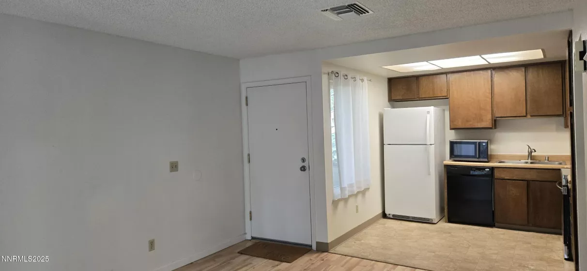 2111 Roundhouse, Sparks, Nevada 89431, 1 Bedroom Bedrooms, ,1 BathroomBathrooms,Residential,Residential,Roundhouse,250052501