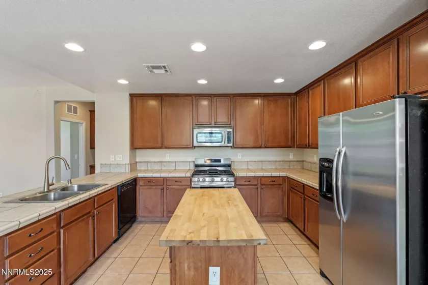 7121 Jermann, Sparks, Nevada 89436, 5 Bedrooms Bedrooms, ,3 BathroomsBathrooms,Residential,Residential,Jermann,250052504