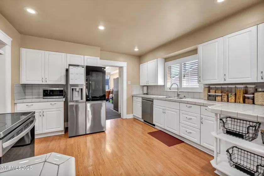 911 F, Sparks, Nevada 89431, 4 Bedrooms Bedrooms, ,2 BathroomsBathrooms,Residential,Residential,F,250052505