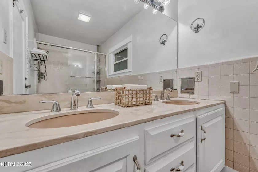 911 F, Sparks, Nevada 89431, 4 Bedrooms Bedrooms, ,2 BathroomsBathrooms,Residential,Residential,F,250052505