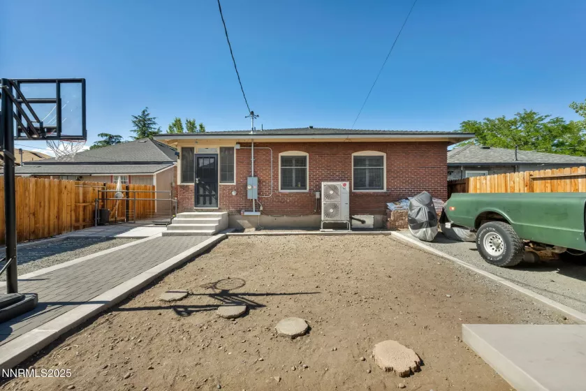 911 F, Sparks, Nevada 89431, 4 Bedrooms Bedrooms, ,2 BathroomsBathrooms,Residential,Residential,F,250052505