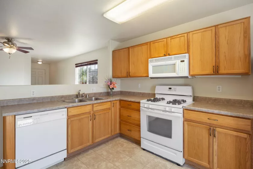 8733 Sunset Breeze, Reno, Nevada 89506, 2 Bedrooms Bedrooms, ,2 BathroomsBathrooms,Residential,Residential,Sunset Breeze,250052506