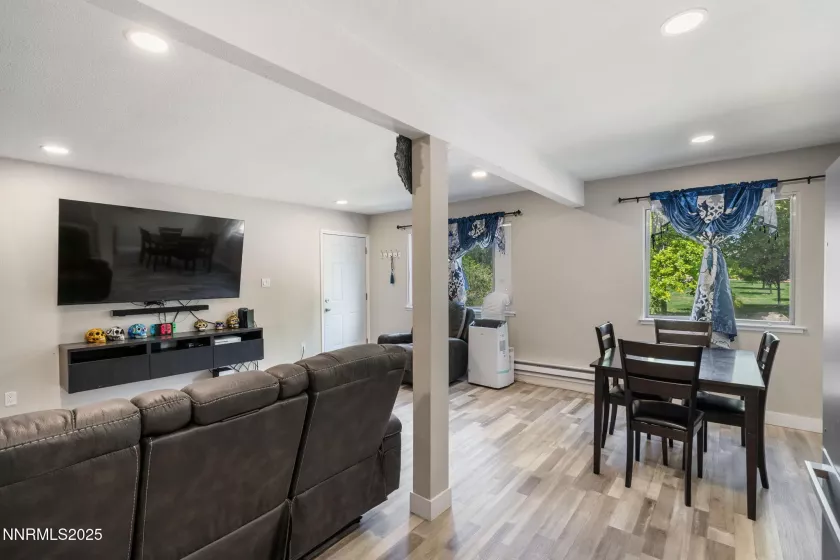 940 Jamaica, Reno, Nevada 89502, 2 Bedrooms Bedrooms, ,1 BathroomBathrooms,Residential,Residential,Jamaica,250052527
