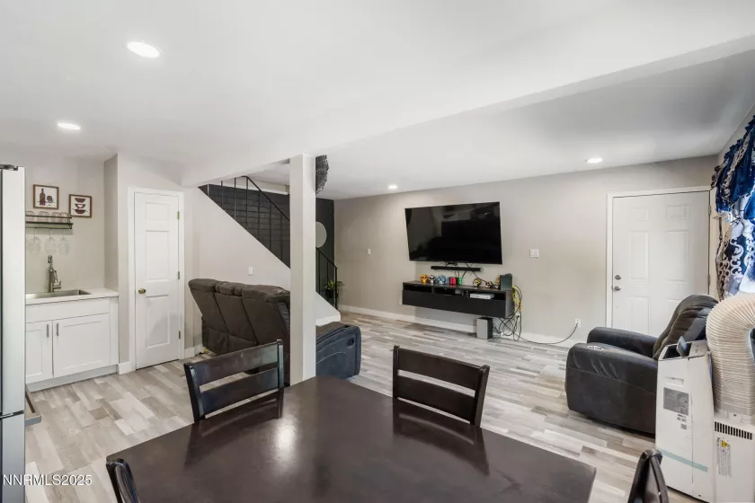 940 Jamaica, Reno, Nevada 89502, 2 Bedrooms Bedrooms, ,1 BathroomBathrooms,Residential,Residential,Jamaica,250052527