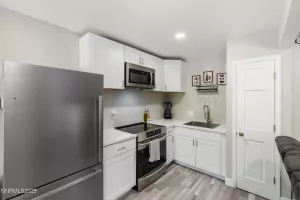 940 Jamaica, Reno, Nevada 89502, 2 Bedrooms Bedrooms, ,1 BathroomBathrooms,Residential,Residential,Jamaica,250052527