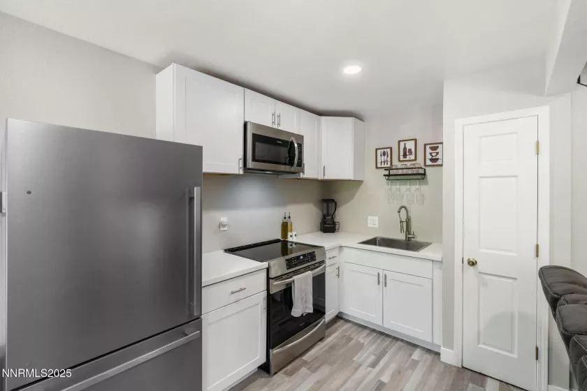 940 Jamaica, Reno, Nevada 89502, 2 Bedrooms Bedrooms, ,1 BathroomBathrooms,Residential,Residential,Jamaica,250052527