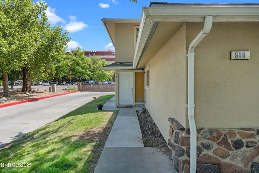 940 Jamaica, Reno, Nevada 89502, 2 Bedrooms Bedrooms, ,1 BathroomBathrooms,Residential,Residential,Jamaica,250052527