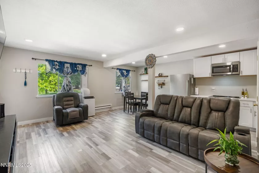 940 Jamaica, Reno, Nevada 89502, 2 Bedrooms Bedrooms, ,1 BathroomBathrooms,Residential,Residential,Jamaica,250052527