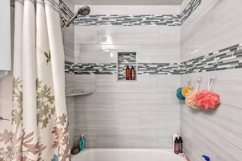 6670 Lotus, Reno, Nevada 89506, 3 Bedrooms Bedrooms, ,2 BathroomsBathrooms,Residential,Residential,Lotus,250052511