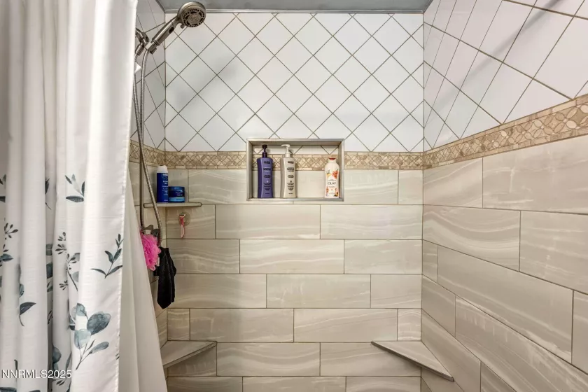 6670 Lotus, Reno, Nevada 89506, 3 Bedrooms Bedrooms, ,2 BathroomsBathrooms,Residential,Residential,Lotus,250052511