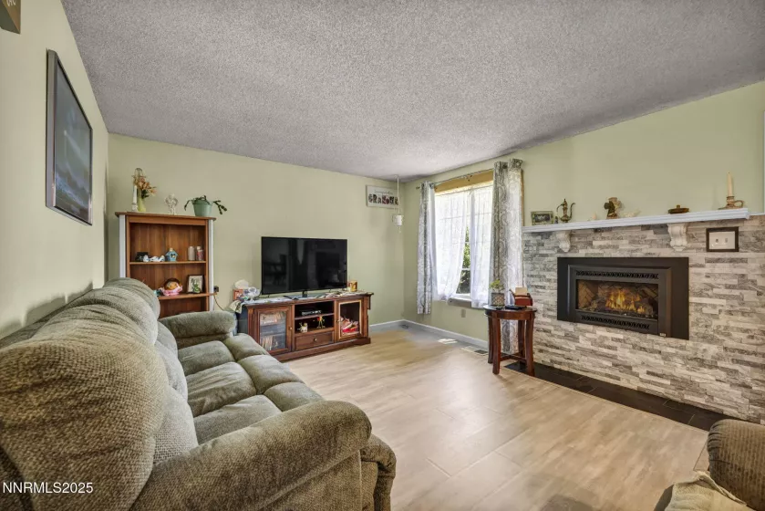 6670 Lotus, Reno, Nevada 89506, 3 Bedrooms Bedrooms, ,2 BathroomsBathrooms,Residential,Residential,Lotus,250052511