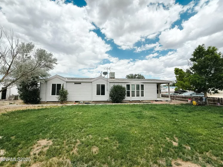 102 Manhattan, Battle Mountain, Nevada 89820, 3 Bedrooms Bedrooms, ,2 BathroomsBathrooms,Residential,Residential,Manhattan,250052574