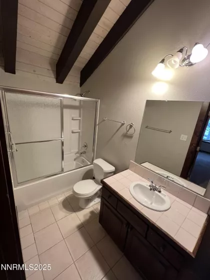 Loft with en-suite full bathroom