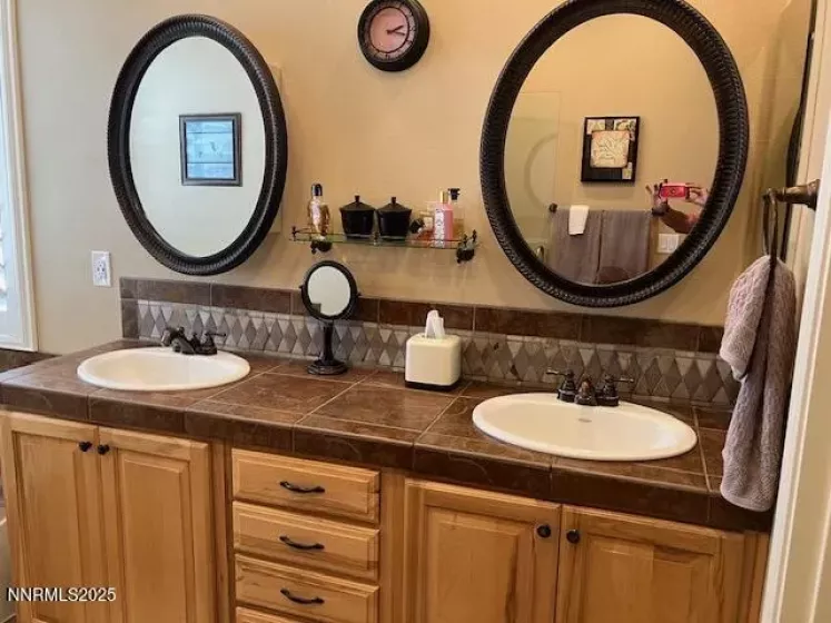 4073 Talladega, Sparks, Nevada 89436, 5 Bedrooms Bedrooms, ,4 BathroomsBathrooms,Residential,Residential,Talladega,250052589