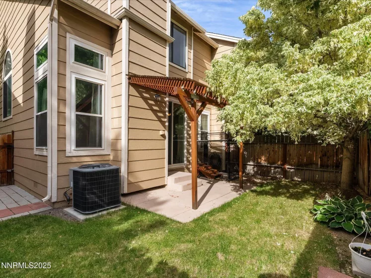 4325 Leeward, Reno, Nevada 89502, 2 Bedrooms Bedrooms, ,3 BathroomsBathrooms,Residential,Residential,Leeward,250052594