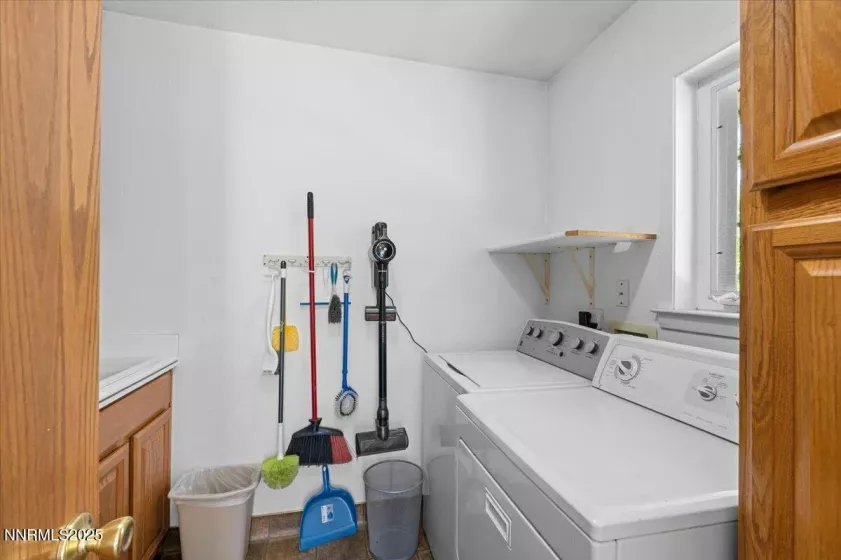 7 Circle, Carson City, Nevada 89703, 3 Bedrooms Bedrooms, ,3 BathroomsBathrooms,Residential,Residential,Circle,250052595
