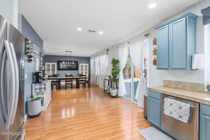 7220 Windswept, Sparks, Nevada 89436, 4 Bedrooms Bedrooms, ,3 BathroomsBathrooms,Residential,Residential,Windswept,250052606