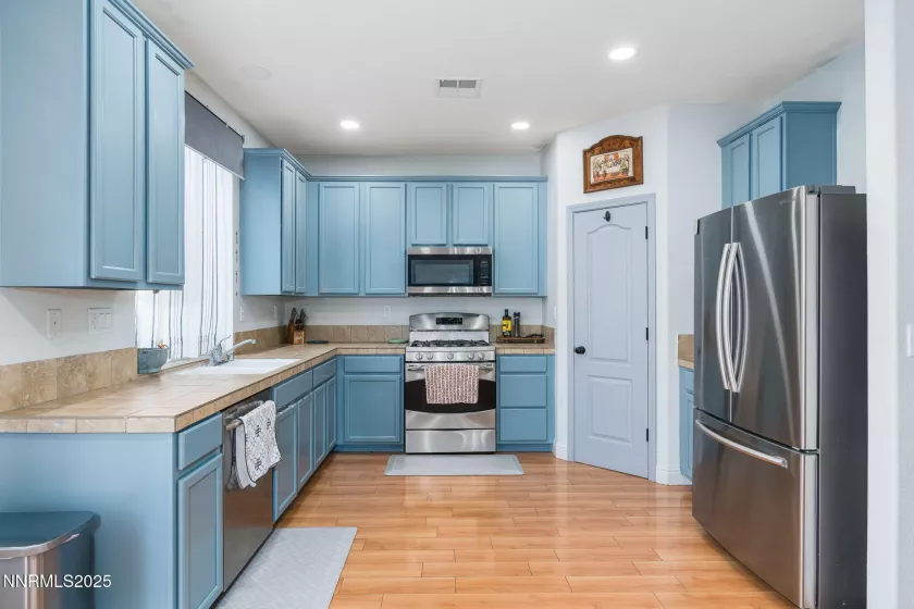 7220 Windswept, Sparks, Nevada 89436, 4 Bedrooms Bedrooms, ,3 BathroomsBathrooms,Residential,Residential,Windswept,250052606