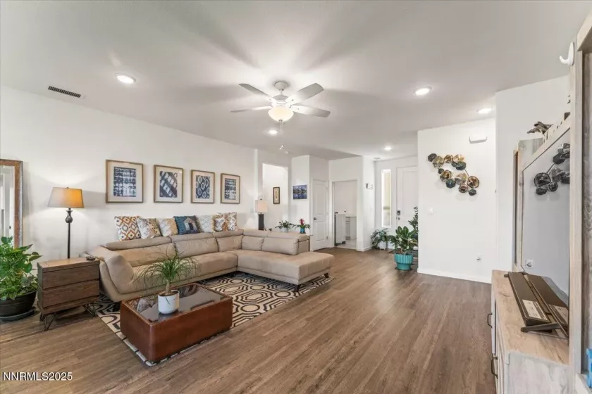 516 Beckwourth, Reno, Nevada 89506, 3 Bedrooms Bedrooms, ,2 BathroomsBathrooms,Residential,Residential,Beckwourth,250052607