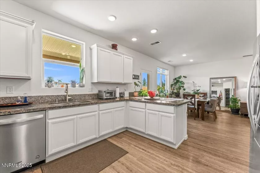 516 Beckwourth, Reno, Nevada 89506, 3 Bedrooms Bedrooms, ,2 BathroomsBathrooms,Residential,Residential,Beckwourth,250052607
