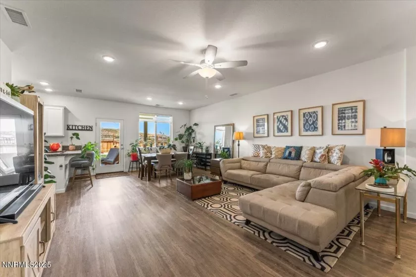 516 Beckwourth, Reno, Nevada 89506, 3 Bedrooms Bedrooms, ,2 BathroomsBathrooms,Residential,Residential,Beckwourth,250052607